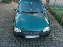 Grün Gebraucht 1997 Opel Corsa Kleinwagen | 799 € (Fairer Preis)