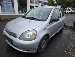 Silber Gebraucht 2000 Toyota Yaris Sol Limousine | 900 € (Guter Preis)