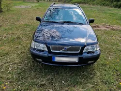 Schwarz Gebraucht 2003 Volvo V40 Kombi | 1.200 €