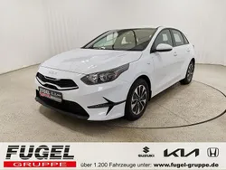 Cassa white Neu 2025 Kia Ceed Play Limousine | 19.499 € (Fairer Preis)