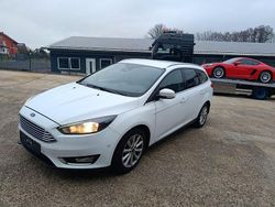 Weiß Gebraucht 2015 Ford Focus Titanium Kombi | 3.797 €