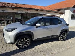 Silber Neu 2025 Toyota Yaris Hybrid Plus SUV | 33.980 € (Teuer)