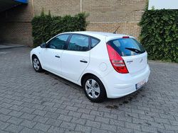 Weiß Gebraucht 2009 Hyundai i30 Edition+ Limousine | 3.499 € (Fairer Preis)