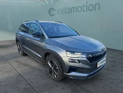 Grau Gebraucht 2024 Skoda Karoq SportLine SUV | 33.610 € (Fairer Preis)