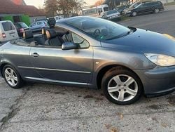 Grau Gebraucht 2004 Peugeot 307 CC Basis Cabrio | 2.999 € (Fairer Preis)