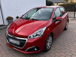Rot Gebraucht 2017 Peugeot 208 Kleinwagen | 4.999 € (Fairer Preis)