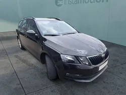 Schwarz Gebraucht 2020 Skoda Octavia Ambition Kombi | 17.390 € (Guter Preis)