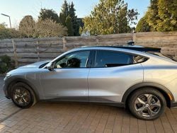 Grau Gebraucht 2022 Ford Mustang Mach-E Extended Range SUV | 33.750 € (Guter Preis)