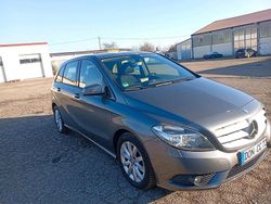 Braun Gebraucht 2012 Mercedes B200 Van / Kleinbus | 10.590 € (Fairer Preis)