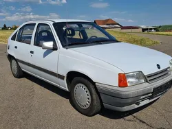 Weiß Gebraucht 1991 Opel Kadett Kombi | 600 €