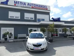 Silber Gebraucht 2012 Opel Meriva Design Edition Van / Kleinbus | 8.500 € (Teuer)