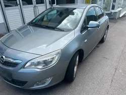 Silber Gebraucht 2011 Opel Astra Edition Limousine | 2.450 € (Fairer Preis)