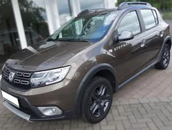 Braun Gebraucht 2018 Dacia Sandero Celebration Kleinwagen | 9.750 € (Fairer Preis)
