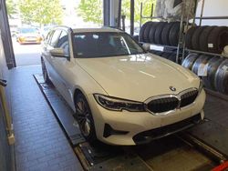 Mineralweiss metallic Gebraucht 2022 BMW 320 Sport Line Kombi | 22.990 € (Guter Preis)