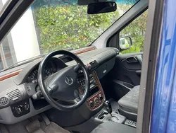 Blau Gebraucht 2005 Mercedes Vaneo Van / Kleinbus | 7.000 €