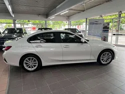 Mineralweiss Gebraucht 2020 BMW 330e Limousine | 28.950 € (Fairer Preis)
