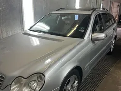 Silber Gebraucht 2007 Mercedes 220 Kombi | 2.800 €