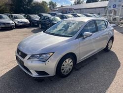 Silber Gebraucht 2015 Seat Leon Reference Limousine | 3.490 €