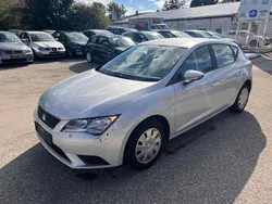 Silber Gebraucht 2015 Seat Leon Reference Limousine | 3.690 €