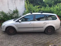 Grau Gebraucht 2006 Ford Focus Fun X Kombi | 1.500 € (Fairer Preis)
