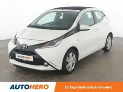 Weiß Gebraucht 2015 Toyota Aygo X-wave Kleinwagen | 8.250 € (Etwas zu teuer)