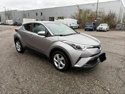 Grau Gebraucht 2017 Toyota C-HR SUV | 15.990 € (Fairer Preis)