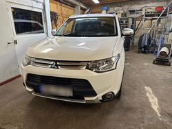 Weiß Gebraucht 2015 Mitsubishi Outlander SUV | 8.900 €