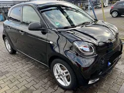 Schwarz Gebraucht 2021 Smart ForFour Electric Drive Limousine | 11.111 € (Etwas zu teuer)