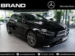 Schwarz Gebraucht 2025 Mercedes A200 AMG line Limousine | 39.980 €
