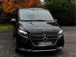 Schwarz Gebraucht 2024 Mercedes V250 Avantgarde Van / Kleinbus | 69.900 € (Fairer Preis)