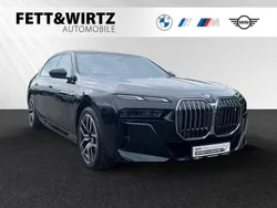Saphirschwarz metallic Gebraucht 2024 BMW i7 M Sport Limousine | 79.800 € (Etwas zu teuer)