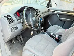 Grau Gebraucht 2005 VW Touran Van / Kleinbus | 2.500 € (Fairer Preis)