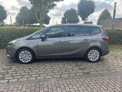 Grau Gebraucht 2016 Opel Zafira Tourer Selection Van / Kleinbus | 11.400 € (Etwas zu teuer)
