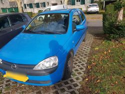 Blau Gebraucht 2001 Opel Corsa Kleinwagen | 790 € (Guter Preis)