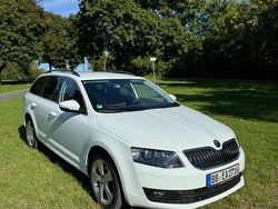 Weiß Gebraucht 2015 Skoda Octavia Style Kombi | 10.500 € (Guter Preis)