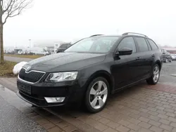 Schwarz Gebraucht 2015 Skoda Octavia Kombi | 7.990 € (Fairer Preis)