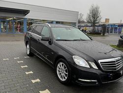 Schwarz Gebraucht 2011 Mercedes E220 Avantgarde Limousine | 10.200 € (Fairer Preis)