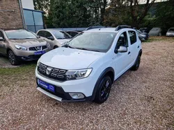 Weiß Gebraucht 2017 Dacia Sandero Stepway Kleinwagen | 9.100 € (Fairer Preis)