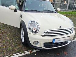 Weiß Gebraucht 2013 Mini ONE Kleinwagen | 6.250 € (Etwas zu teuer)