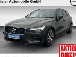 Grau (platinum grey / metallic) Gebraucht 2023 Volvo V60 Core Kombi | 32.990 € (Fairer Preis)