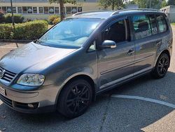 Grau Gebraucht 2006 VW Touran Van / Kleinbus | 3.500 € (Etwas zu teuer)