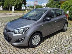 Silber Gebraucht 2013 Hyundai i20 Classic Limousine | 3.300 € (Fairer Preis)