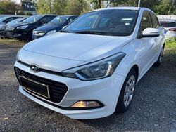 Weiß Gebraucht 2016 Hyundai i20 Select Kleinwagen | 6.400 € (Etwas zu teuer)