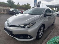 Silber Gebraucht 2016 Toyota Auris Comfort Limousine | 11.889 € (Fairer Preis)