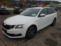Bila candy/candyweiss Gebraucht 2019 Skoda Octavia Soleil Kombi | 16.590 € (Fairer Preis)