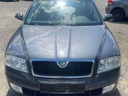 Grau Gebraucht 2006 Skoda Octavia Elegance Kombi | 2.650 € (Fairer Preis)