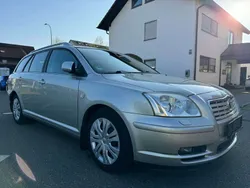 Silber Gebraucht 2006 Toyota Avensis Executive Kombi | 2.700 € (Guter Preis)