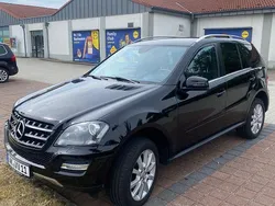 Schwarz Gebraucht 2011 Mercedes ML350 Edition SUV | 11.999 € (Etwas zu teuer)