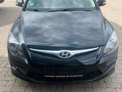 Schwarz Gebraucht 2011 Hyundai i30 Classic Limousine | 3.600 € (Etwas zu teuer)