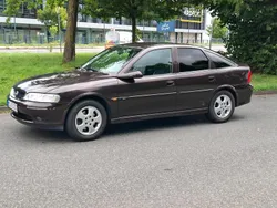 Rot Gebraucht 1999 Opel Vectra Limousine | 3.000 €